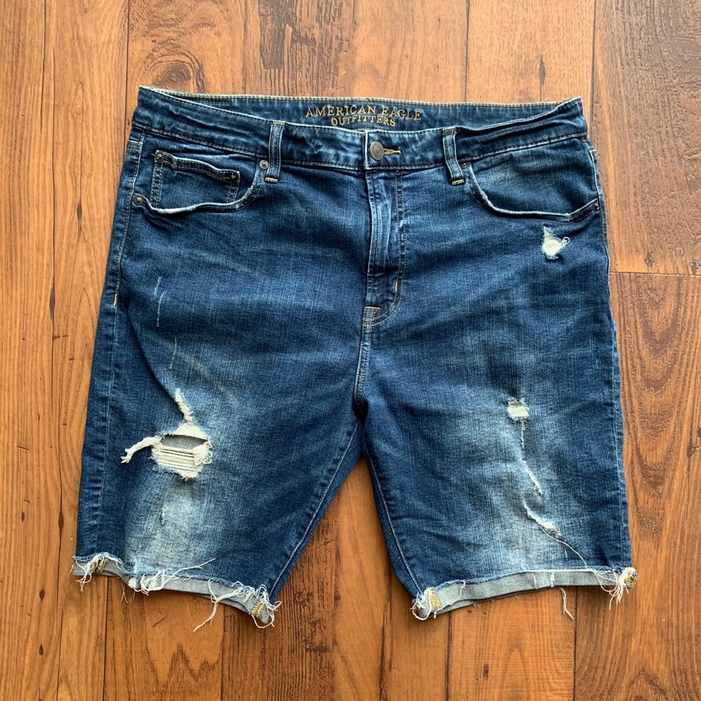 AEO Dark Wash Distressed Jean Shorts Men’s 36
